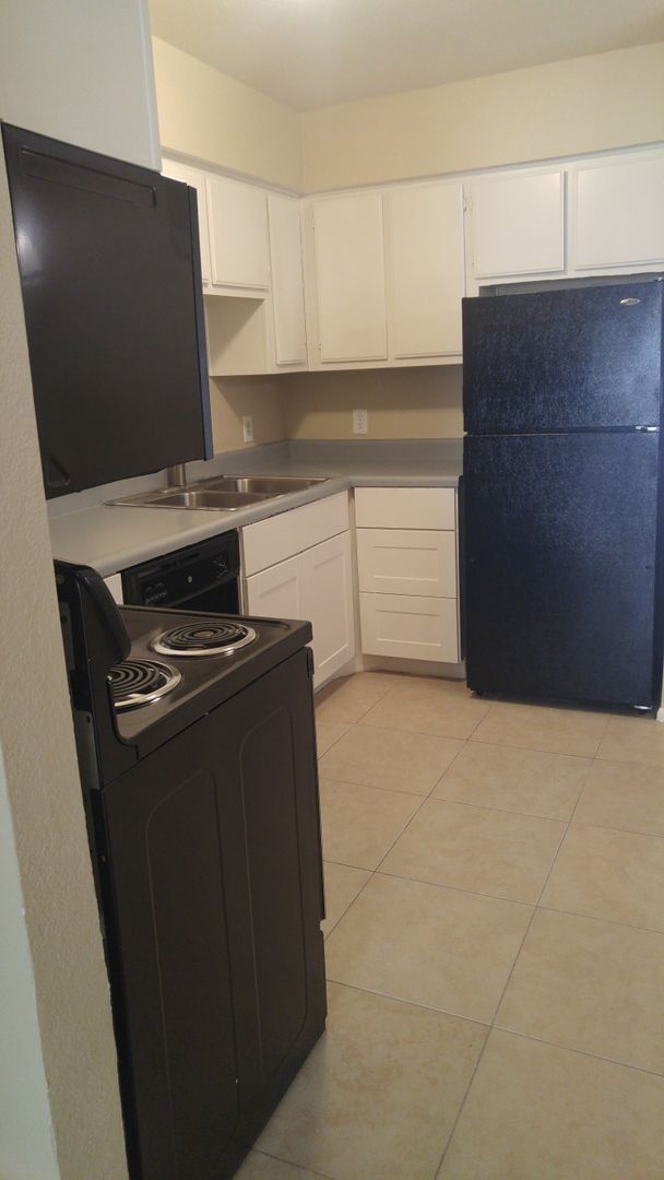 Building Photo - 2808 E Le Marche Ave