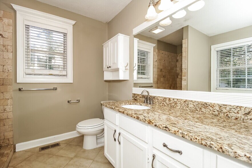 Building Photo - 2684 Candler Dr
