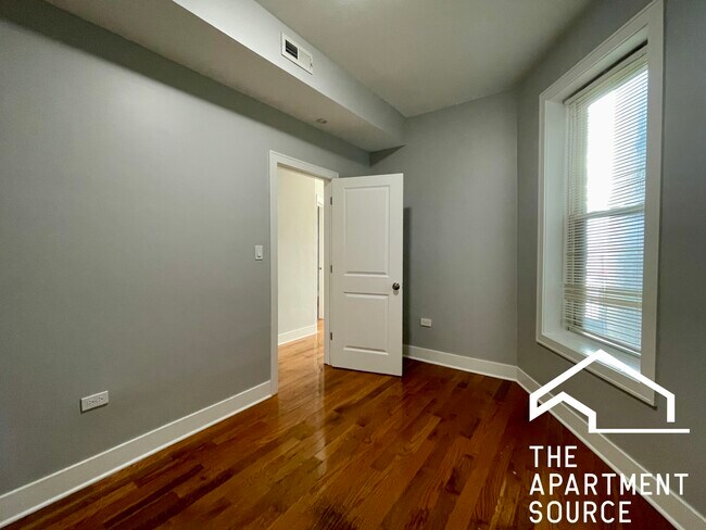 Building Photo - 4736 W Armitage Ave