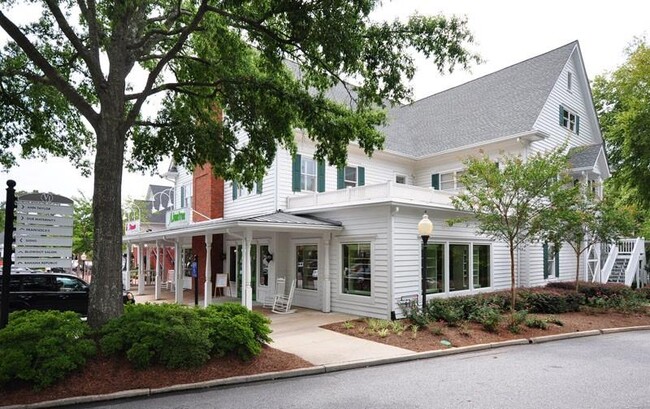 Building Photo - 3867 Hillcrest Dr SE