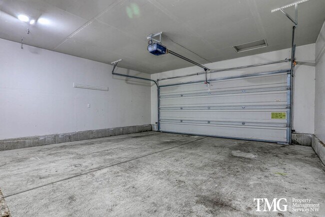 Building Photo - Charming Ranch in Desirable East County with Private Fenced Yard