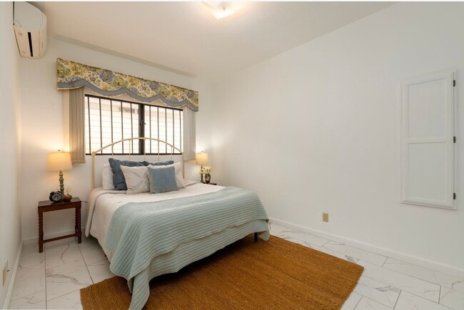 Building Photo - Beautiful Home in Royal Summit