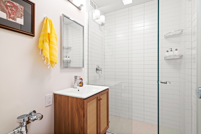 Building Photo - 340 W Diversey Pkwy