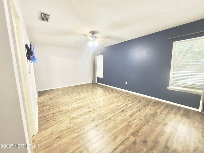 Building Photo - 204 Candlebark Dr