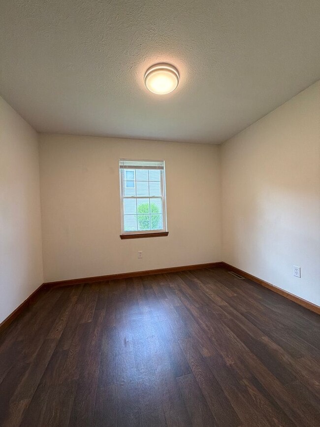 Building Photo - 819 Colonial Manor Dr