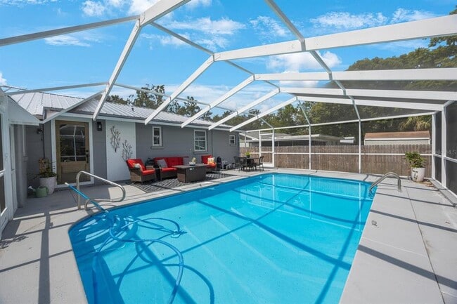 Building Photo - 1010 E Fern St