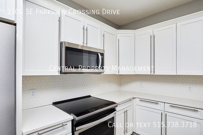 Building Photo - 2304 SE Parkview Crossing Dr