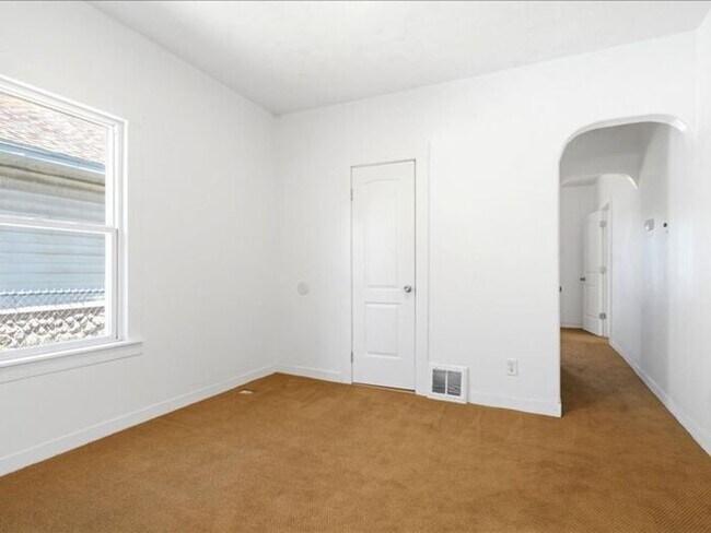 Building Photo - Poplar Grove 2 bedroom 1 bath, fenced