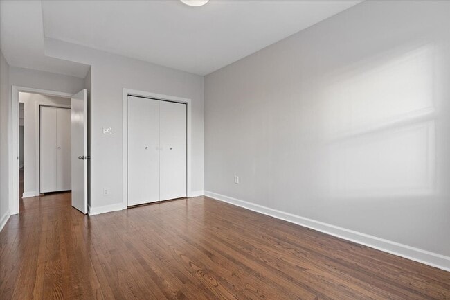 Building Photo - 2338 N Avers Ave