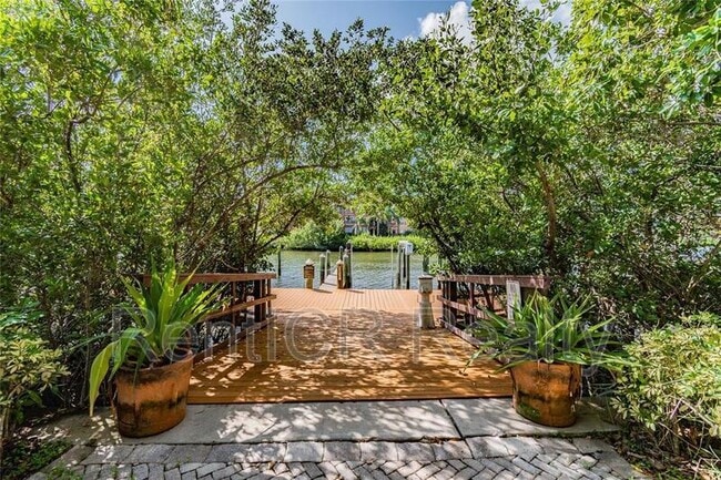 Building Photo - 2717 Via Cipriani