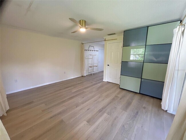 Building Photo - 4489 Oak View Dr