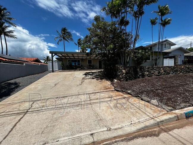 Building Photo - 167 Mahina St