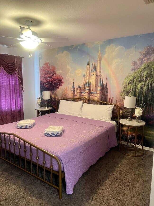 Building Photo - 4-bedroom, 3-bathroom townhouse in Kissimmee !