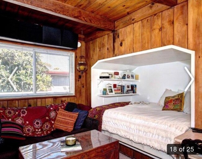 Primary Photo - 241 7th Ave