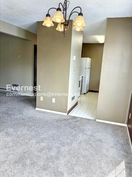 Building Photo - 1301 University Ave