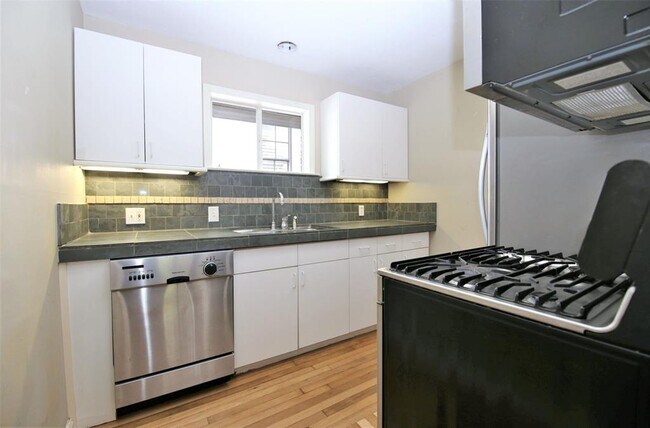 Building Photo - 4719 Oakshire Dr