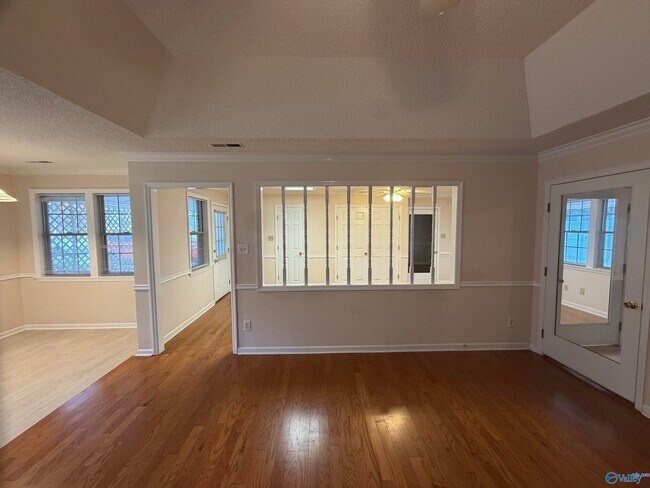 Building Photo - 701 Rigel Dr SW