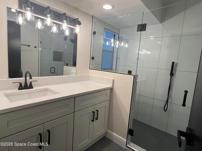 Building Photo - 1171 Riviera Dr NE