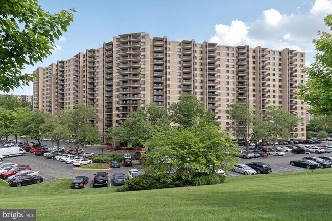 Building Photo - 309 Yoakum Pkwy