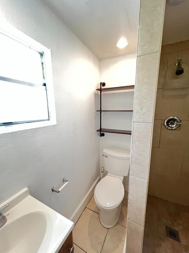 Building Photo - 2214-2216 Moreno Ave. - 2216 Moreno Apt A