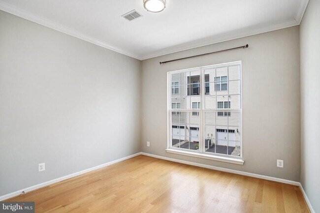 Building Photo - 20638 Sibbald Square