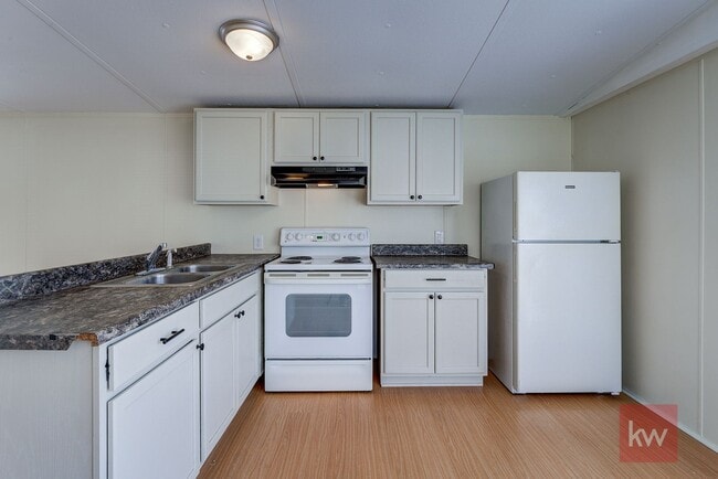 Building Photo - 102 Claude Simmons Rd