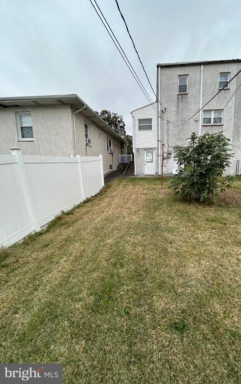 Building Photo - 625 Grove St