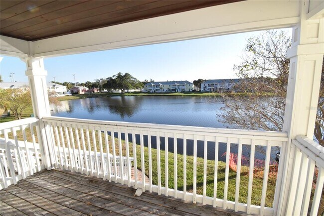 Building Photo - 220 Pompano Dr SE