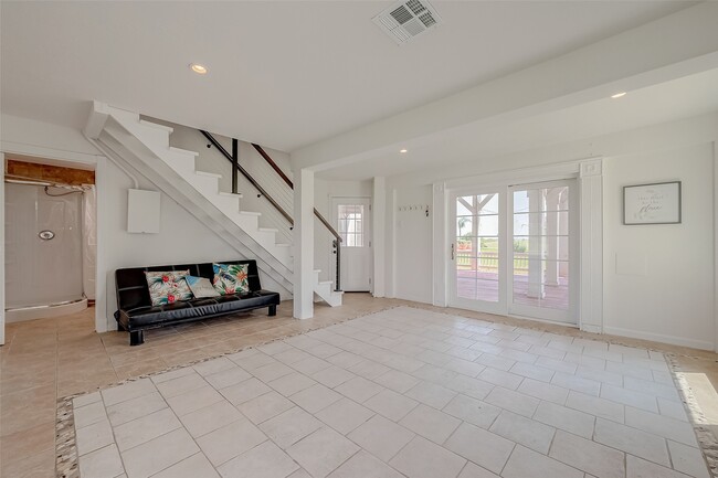 Building Photo - 510 Surf Oaks Dr