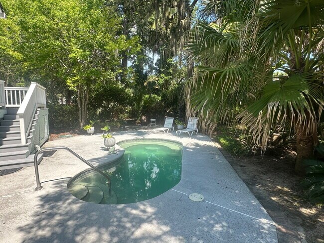 Building Photo - Moss Creek Home with a Gorgeous Water View!