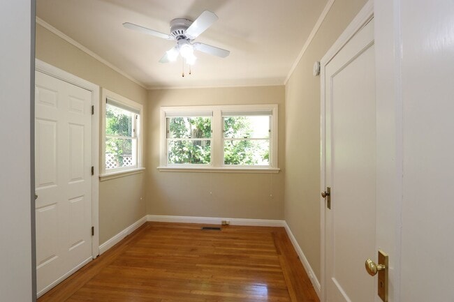 Building Photo - Piedmont Home with Bedroom Suite and Enclosed Yard