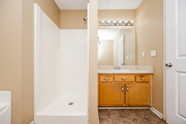 Building Photo - 5718 Rockingwood Dr