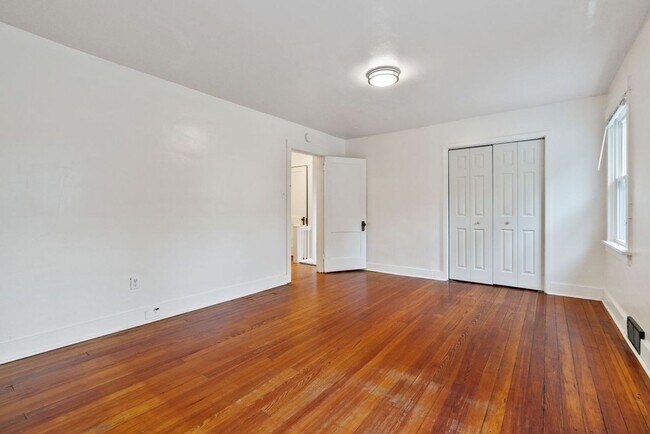 Building Photo - Updated 2 Bedroom Single Family Home In Be...