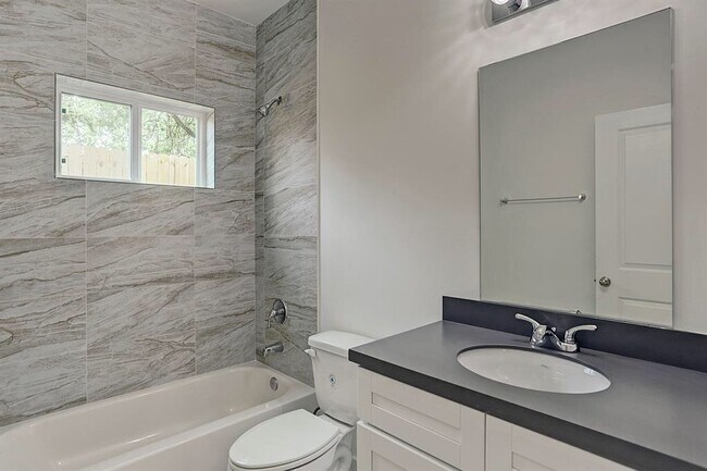 Building Photo - 6712 Cohn St