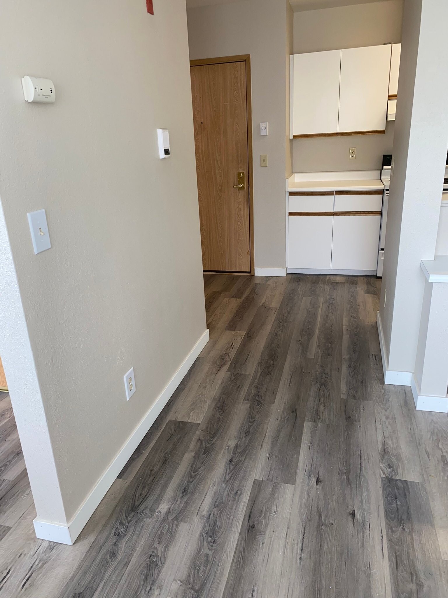 Building Photo - 334 Wells Ave S