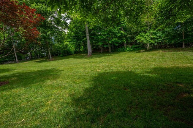 Building Photo - Private Pool, Fireplace & Endless Charm — Cross River, NY