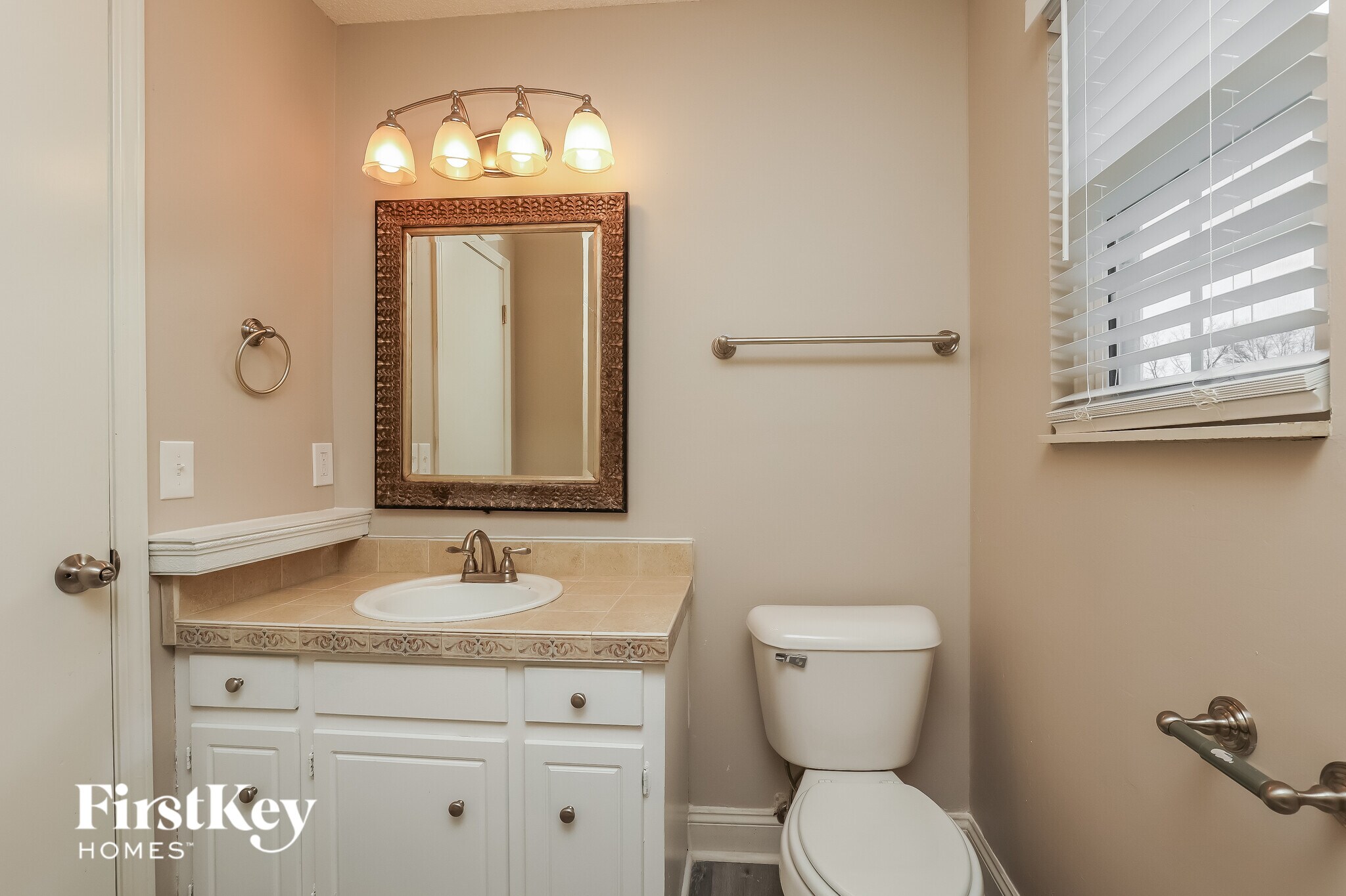 Building Photo - 1013 Carriage Way Ct