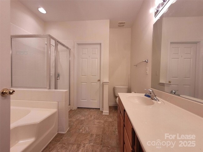 Building Photo - 120 N Arcadian Way