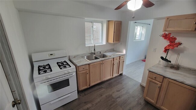 Building Photo - 4461 Highridge St