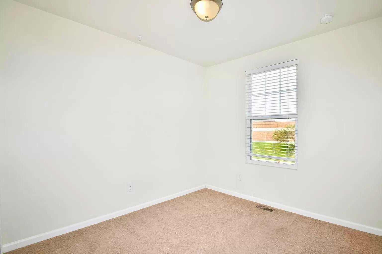 Building Photo - 863 Barclay Cir