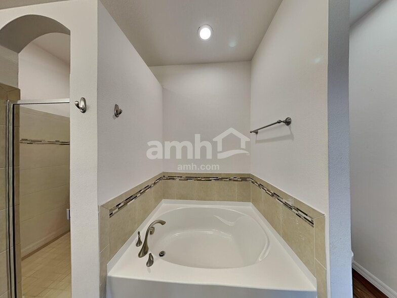 Building Photo - 11604 Winterset Cove Drive