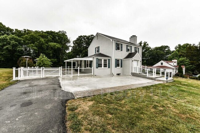 Building Photo - 3529 Woodburn Rd