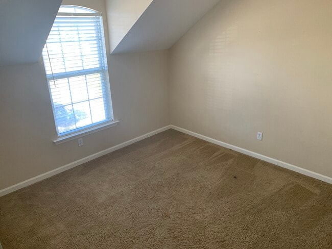 Building Photo - 188 Williamsburg Ave