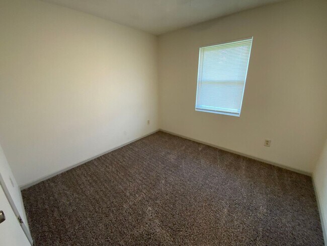 Building Photo - 1630 W Amos Dr
