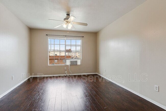 Building Photo - 2109 Manson Ave