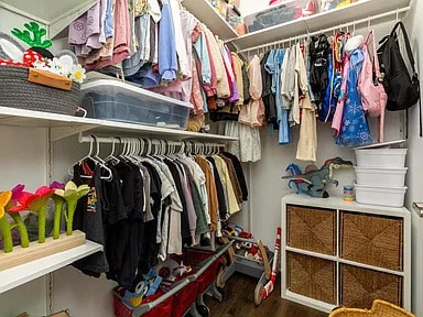 Building Photo - 5439 Twin Oaks Dr