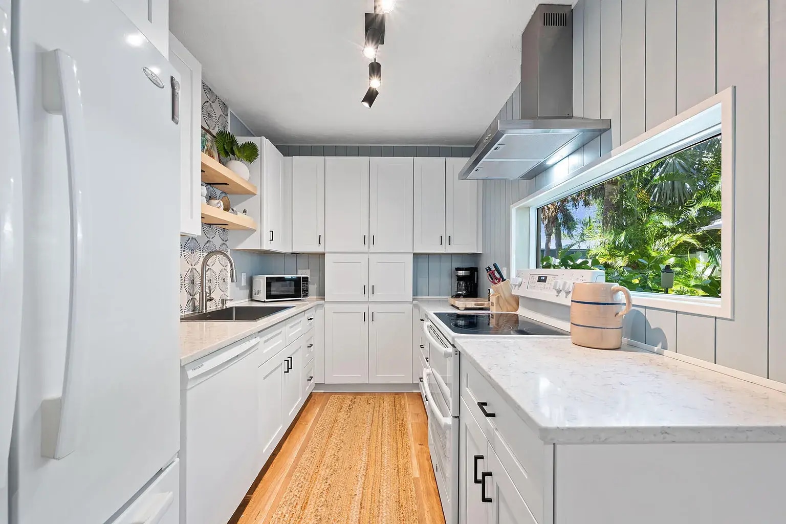 Building Photo - 2441 Granada Ave