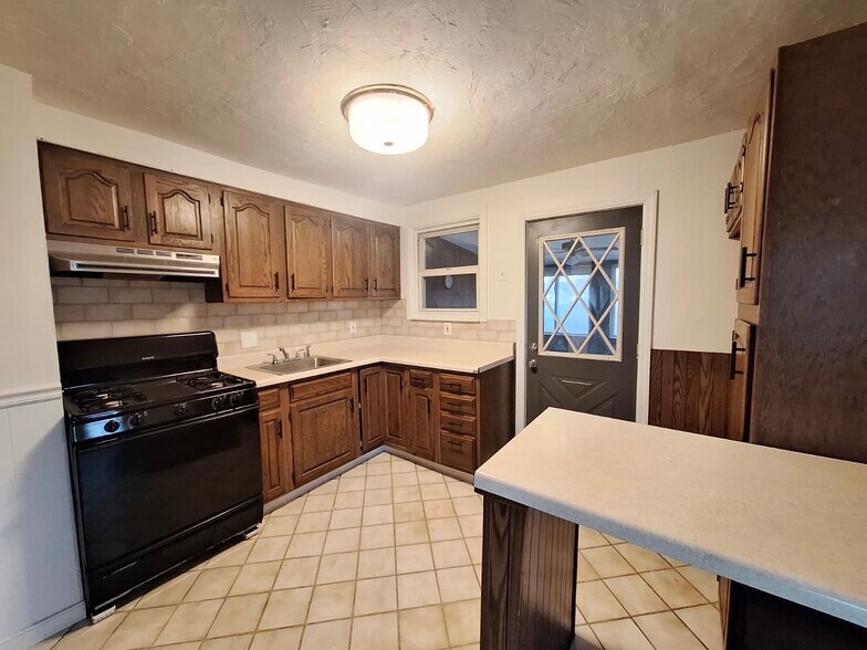 Building Photo - 991 Loucks Pl