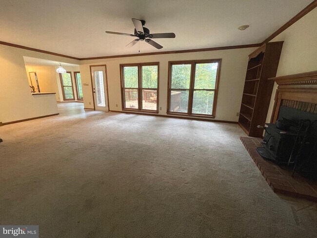 Building Photo - 4014 Longwood Dr