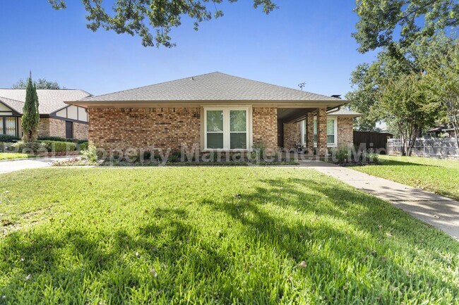 Building Photo - Charming Arlington Home with Spacious Livi...